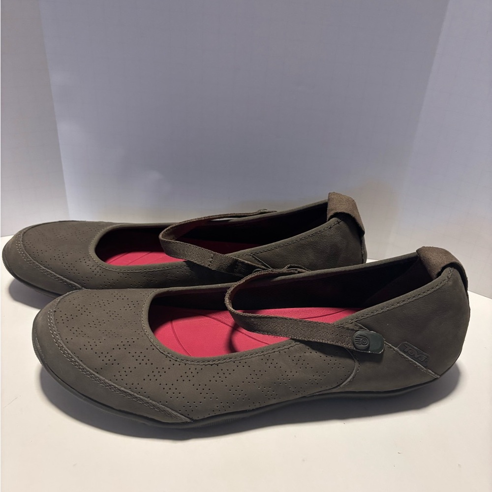 Teva Women's Flats in Brown with Pink Interior